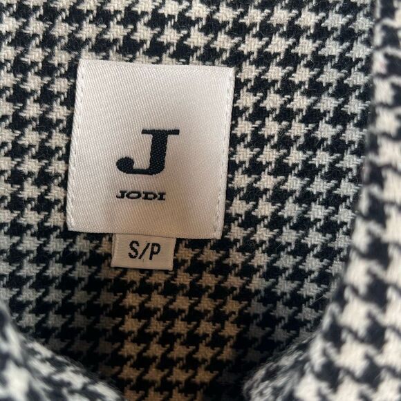 Vintage J Jodi Houndstooth Wool Cape Jacket and Skirt Set with Fuchsia Mock Neck - Picture 11 of 16